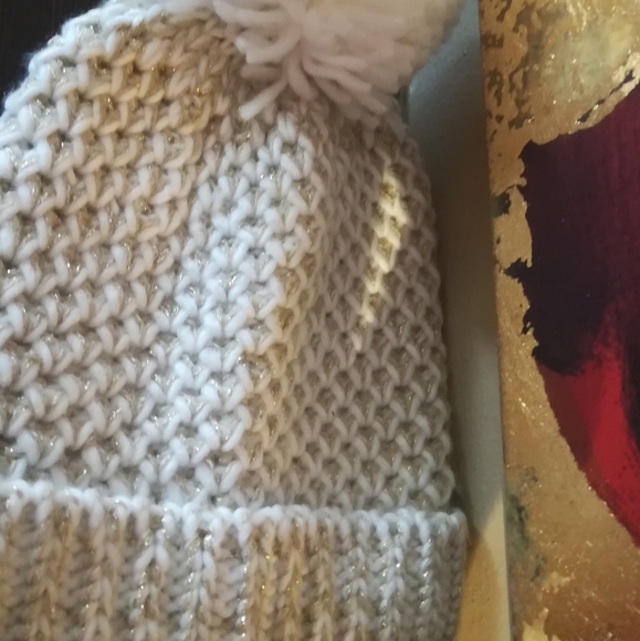 Black Rivet pompom Hat - Picture 2 of 7